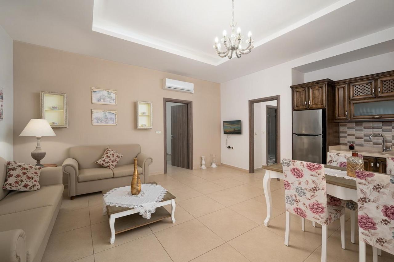 Orelia Cretan Deluxe Apartments กามิลารี ภายนอก รูปภาพ