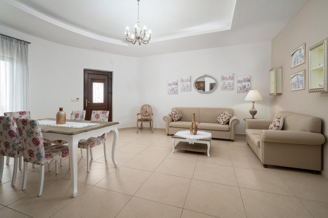 Orelia Cretan Deluxe Apartments กามิลารี ภายนอก รูปภาพ