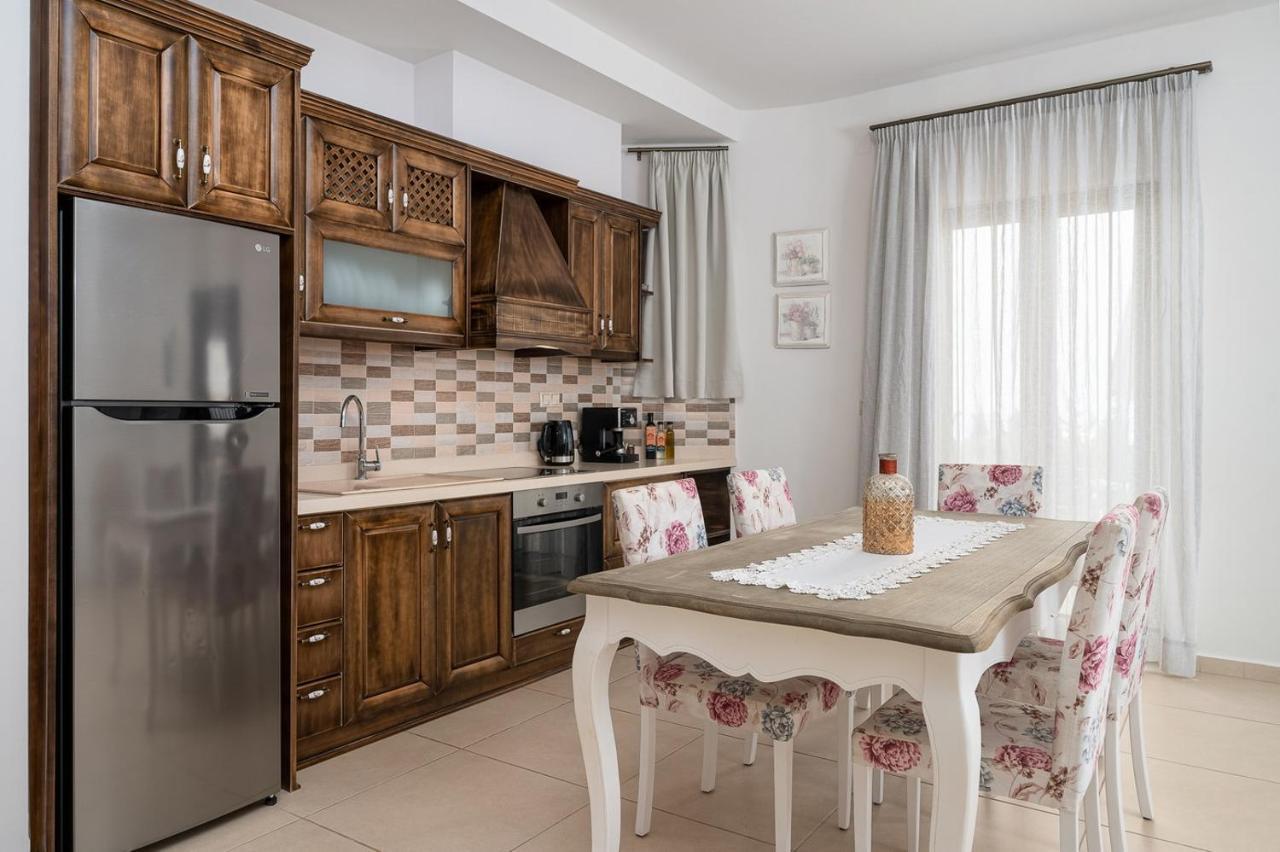Orelia Cretan Deluxe Apartments กามิลารี ภายนอก รูปภาพ